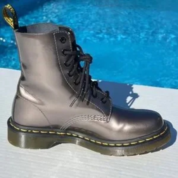 Doc Martens 1460 Pascal Metallic Pewter Patent Leather Women’s 7 Boots - Picture 11 of 17
